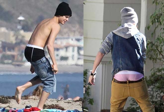 Dù trên sân khấu, tham gia sự kiện hay dạo phố, Justin Bieber đều tích cực diện kiểu mốt khó cảm này, chưa kể anh chàng còn táo bạo cố tình để lộ nội y càng nhiều càng tốt.