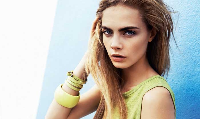 Được mệnh danh là “Nữ hoàng của sàn catwalk quốc tế”, Cara Delevingne luôn nằm trong top những chân dài đắt giá nhất nhì làng mẫu thế giới với 1 bề dày thành tích rất đáng nể: từng tham gia hàng loạt chiến dịch quảng cáo đình đám của Chanel, Moschino, Jason Wu, Fendi, Stella McCartney, Dolce & Gabbana, Zara, H&M..., là gương mặt đại diện cho BST Chanel Resort vào năm 2013, DKNY năm 2012 …