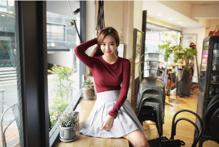 Váy chữ A hoặc váy ngắn đơn giản, sang trọng sẽ giúp nàng quả lê khắc phục khuyết điểm hông to, với điều kiện chúng không quá chật, hay ôm quá sát cơ thể.