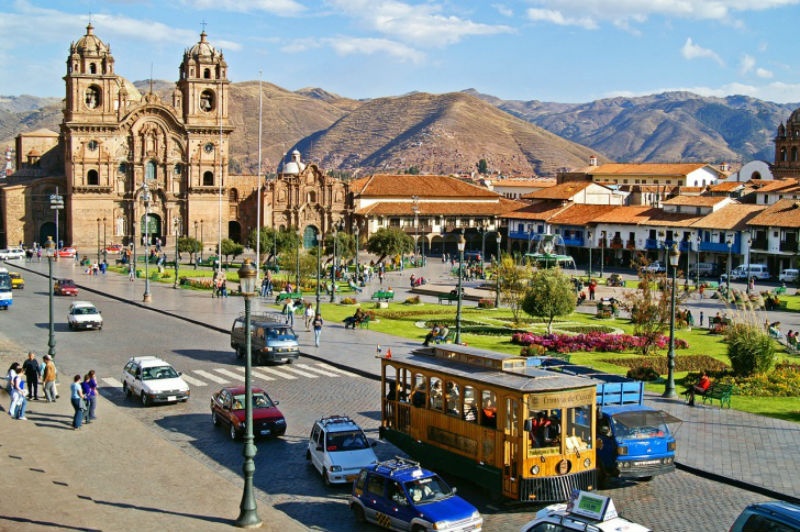 6. Cusco, Peru: Là thủ đô của đế chế Inca cổ đại, Cusco mang trong mình vẻ đẹp bí ẩn và lộng lẫy của nền văn minh Inca. Cusco hấp dẫn du khách bởi sự pha trộn giữa nét cổ kính của các di tích và nhà thờ cổ với màu sắc sống động của cuộc sống hiện đại ngày nay.