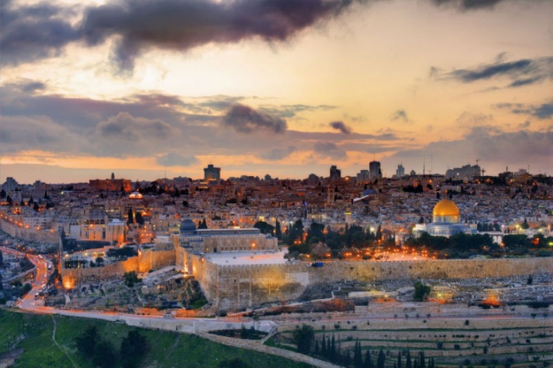7. Jerusalem, Israel: Jerusalem là thành phố được đánh giá cao về ý nghĩa văn hóa và lịch sử trong nhiều thế kỷ. Khi tới đây, bạn sẽ được đi bộ qua những con phố cổ trong thành phố và đắm mình vào những hoạt động thường ngày của vùng đất cổ đại và linh thiêng này.