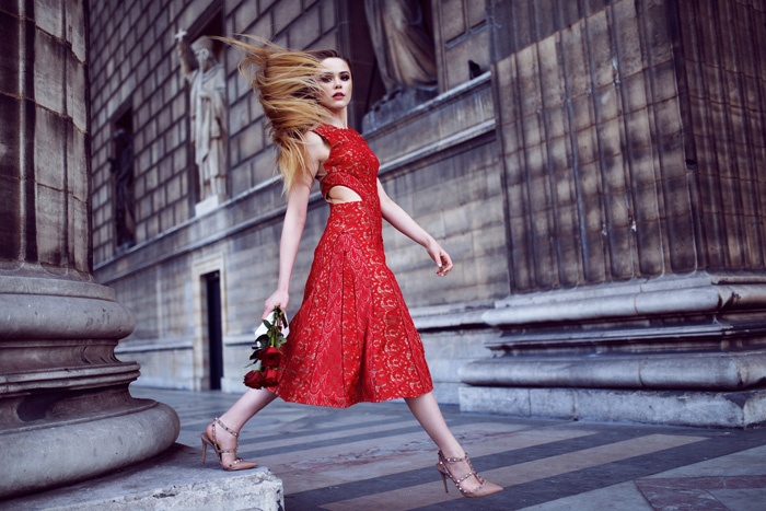 Hoặc khai thác tối đa sức quyến rũ của ren để khoe khéo nét duyên con gái đằm thắm, ngọt ngào và gợi cảm.