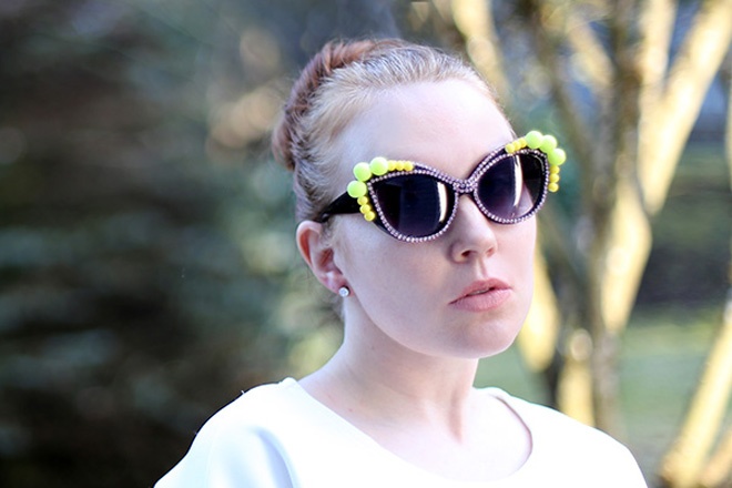 Với kiểu kính độc đáo này, bạn sẽ tha hồ pose ảnh giữa khung cảnh thiên nhiên tươi đẹp mùa thu, và chắc chắn sẽ nhận được nhiều lời khen ngợi về khiếu thẩm mĩ lẫn khả năng khéo tay, sáng tạo của mình.