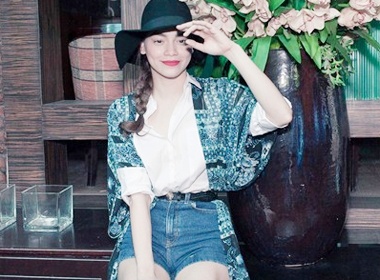 Ha Ho goi y dien cardigan dai cho ngay thu hinh anh