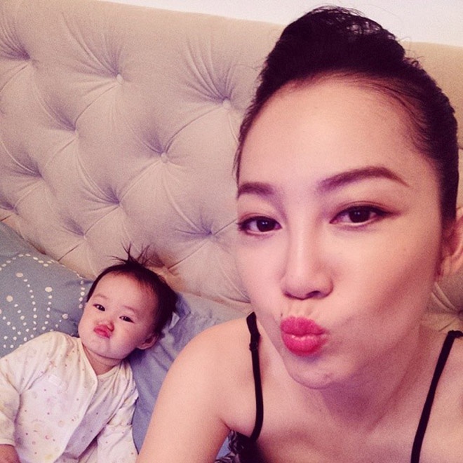 3. Bé Luna. Không kém cạnh Thỏ và Cherry, bé Luna, công chúa đầu lòng của “Chim công làng múa” Linh Nga cũng sở hữu những nét đẹp nổi trội lẫn phong cách thời trang sang trọng, độc đáo và tinh tế của mẹ.