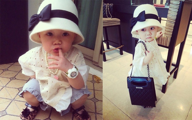 Một set đồ rất thanh lịch của bé mang đậm phong cách của bà mẹ xinh đẹp Linh Nga.