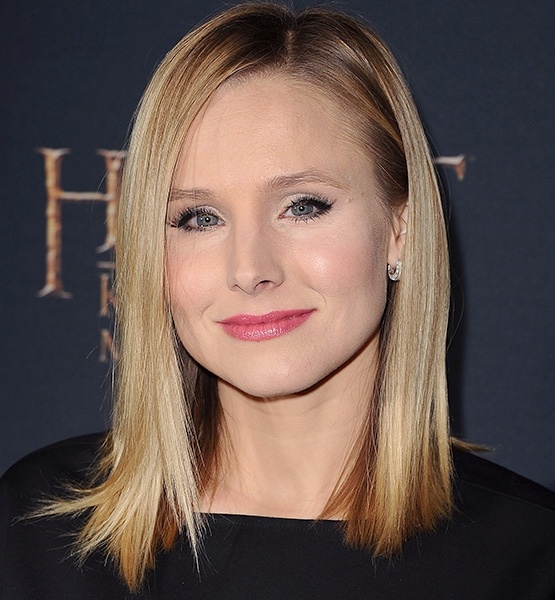 Hai mắt gần nhau Với những người có hai mắt gần nhau, điều quan trọng là phải làm nổi bật khu vực bên dưới lông mày và vùng bầu mắt tương tự trang điểm cho mắt tròn, chỉ khác nhau ở cách sử dụng phấn nền. Hãy sử dụng các tông màu trung tính và đánh vùng mắt theo vòng tròn rộng hơn bề ngang mắt một chút. Sau đó, sử dụng phấn nền màu tối hơn để dặm từ ngoài vào đế đỉnh nếp gấp mí mắt để tạo thêm độ tương phản. Bắt đầu kẻ từ giữa bầu mắt theo một đường viền và kéo dài ra ngoài đuôi mắt. Đây là cách mà Kristen Bell thường áp dụng cho cặp mắt gần nhau của mình.