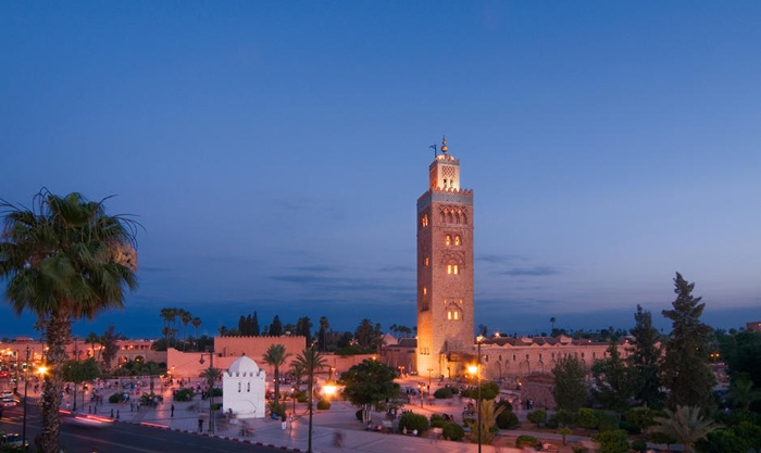 Marrakesh là sự kết hợp, đan xen của ngôn ngữ, văn hóa, tôn giáo và cả những kiến trúc cổ điển lẫn hiện đại. Khi đến đây, du khách được trải nghiệm những cảm giác vô cùng khác lạ của một chút Hồi giáo, một chút phương Tây và một chút hoang dã, được chiêm ngưỡng những kiến trúc đặc trưng rất riêng của Maroc. Chính điều này đã mê hoặc khách du lịch trong nhiều thập kỷ qua, với hàng triệu lượt người đến thăm Marrakesh mỗi năm.