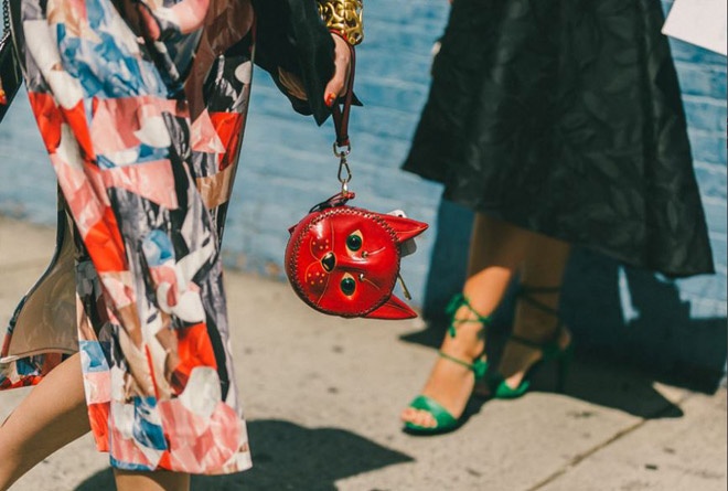 Kiểu dáng túi xách ngộ nghĩnh, mới lạ và rực rỡ hứa hẹn sẽ khiến tín đồ thời trang điên đảo trong thời gian tới.