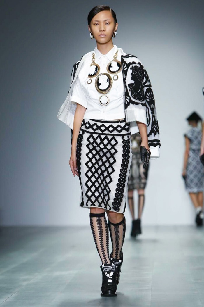 Bản sắc đa văn hóa trong các thiết kế độc đáo, nghệ thuật của KTZ đã góp phần mang đến sắc thái đa dạng cho một trong những sự kiện thời trang được mong đợi nhất nước Anh.  