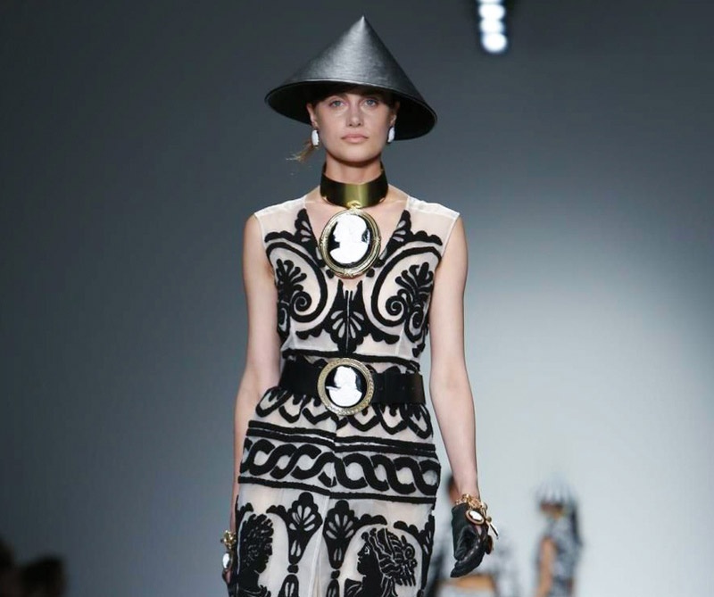 Phu kien giong non la tai Tuan le thoi trang London hinh anh