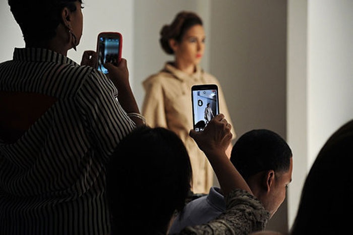 Thu doan cau like ban cua blogger thoi trang quoc te hinh anh