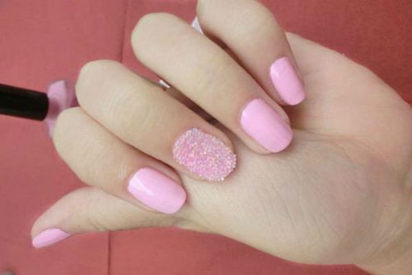 Bọ Cạp (23/10 – 21/11): Bọ Cạp luôn bị xem là chòm sao lạnh lùng và bí hiểm. Vậy tại sao bạn lại không thể hiện những cảm xúc ngọt ngào và đầy nữ tính của mình với móng tay tông màu hồng nhỉ? Mọi người chắc chắn sẽ ngạc nhiên và ấn tượng đấy.