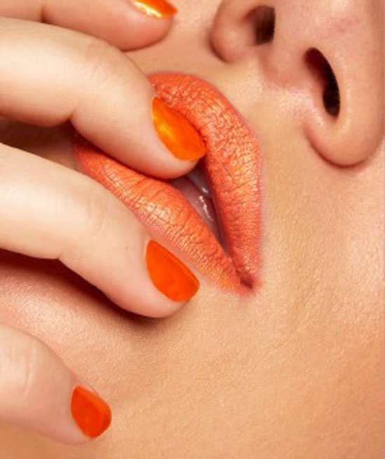 Song Tử (21/5 – 21/6): Song Tử là những người thường xuyên sợ sự buồn chán, chính vì thế mà móng tay nổi bật, táo bạo với màu cam sẽ luôn đem đến sự mới lạ. Hơn nữa, màu móng này còn mang lại cho Song Tử lòng nhiệt huyết, can đảm và sự tự tin.