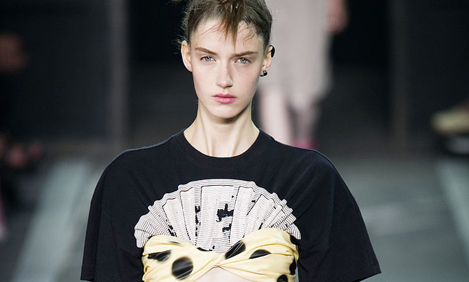 Nhung sang tao bat ngo voi crop-top tu san dien New York hinh anh