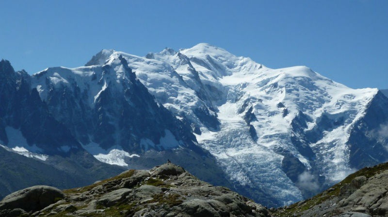 10. Tour de Mont Blanc, Pháp: Núi Blanc là một trong những con đường đi bộ tốt nhất thế giới và cũng có đỉnh cao nhất châu Âu trên 15.000 feet. Các thung lũng xanh tuyệt đẹp, những hồ nước xanh thẳm và những dòng sông băng khổng lồ là một số trong những khung cảnh tuyệt đẹp ở nơi này. 