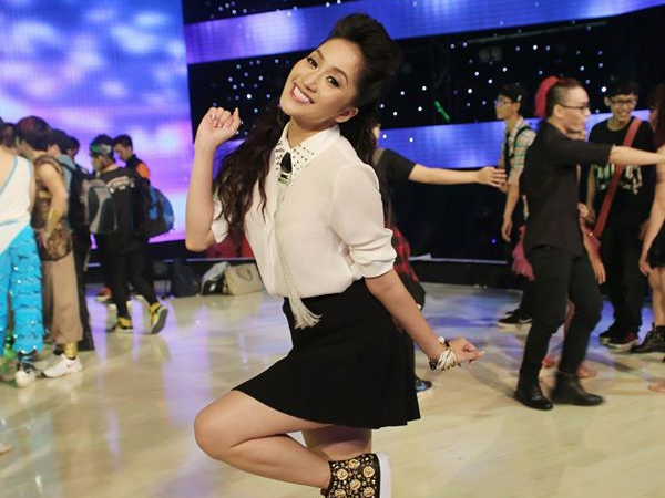 Loat vay ao to chan ngan cua Khanh Thi hinh anh