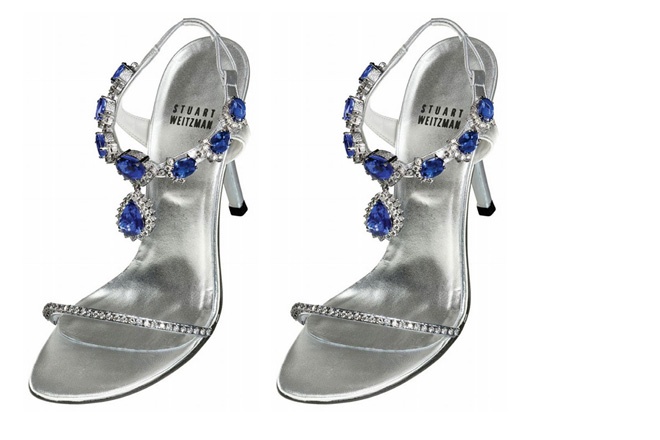 Tuy nhiên, điểm độc đáo và đáng giá nhất của đôi giày 2 triệu đô này là phần đế nạm platinum được đính đến 595 carat kim cương. Chính vì vậy, đôi sandal Tanzanite đã trở thành một trong những đôi giày khiến phái đẹp trên khắp hành tinh ao ước được sở hữu.