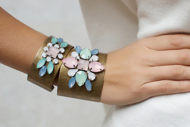 Thêm chút khiếu mix, match, bạn có ngay phong cách trang sức thu rất độc đáo và khác biệt.