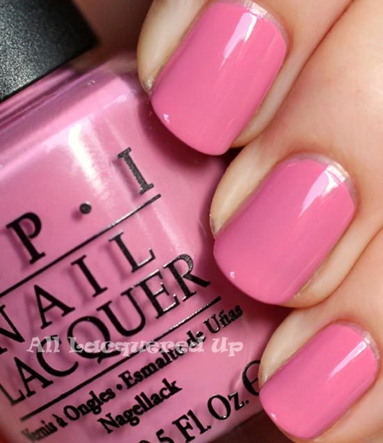 Nếu bạn yêu thích sự nhẹ nhàng, nữ tính và hơi e ngại gam màu hồng tươi thì có thể chọn màu hồng sáng nhẹ nhàng này.