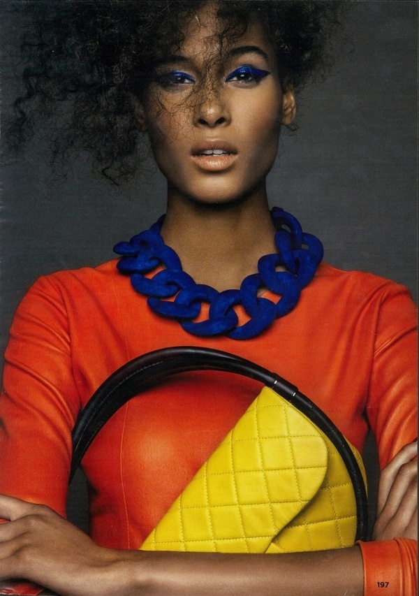 1. Đôi mắt Một trong những điểm mà đàn ông hay chú ý đầu tiên ở người phụ nữ đó là đôi mắt. Bạn đã từng nghe nói rằng đôi mắt là cửa sổ tâm hồn, bởi vậy chúng có thể cho bạn biết rất nhiều điều về một người. Qua đôi mắt, bạn có thể nhận thấy ai đó đang nói dối bạn hay nói sự thật, ai là người tốt, hay ngược lại, người nào mà bạn không hề muốn làm quen.