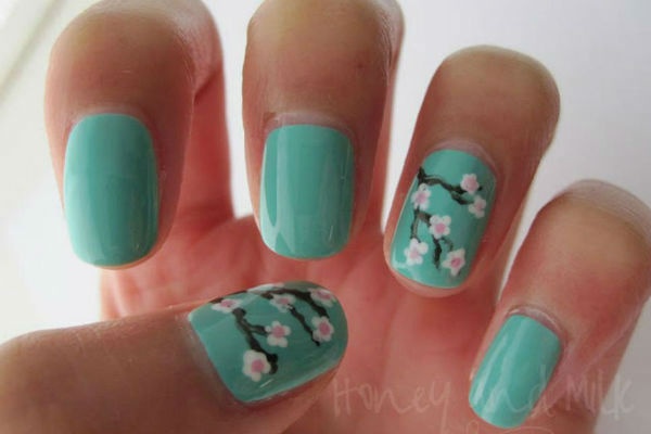 Bien tau 8 kieu nail xanh duong ngot ngao cho co dau hinh anh