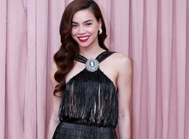 Ha Ho xung danh de nhat tua rua cua Vbiz hinh anh