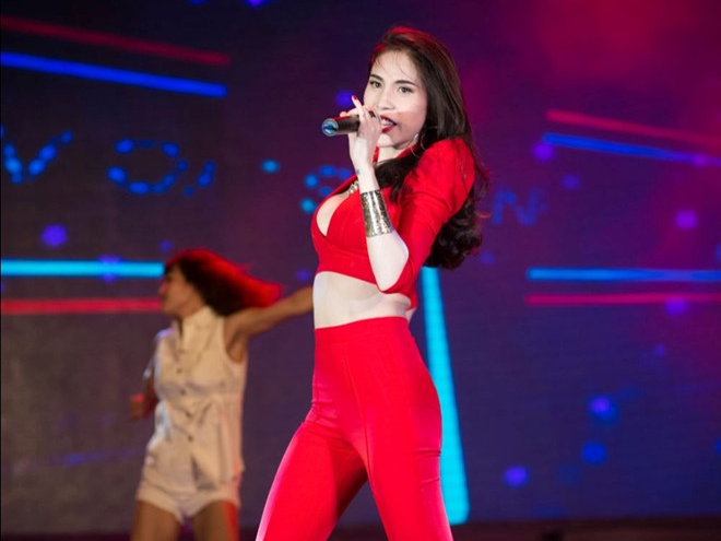 Sao Viet an gian chieu cao voi quan ong rong hinh anh