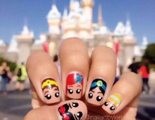 Những nàng công chúa Disney sẽ vô cùng đáng yêu khi ngự trị trên móng tay của bạn.