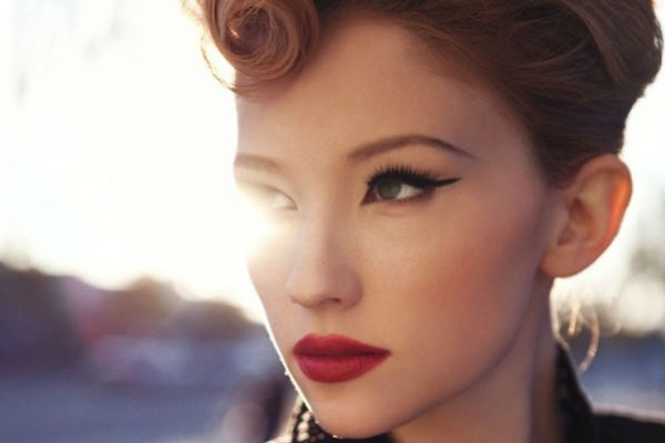 7 cach trang diem sai lam khien ban trong thieu suc song hinh anh