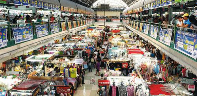 10. Manila, Philippines: Manila nổi tiếng với những cửa hàng thủ công mỹ nghệ lớn, những hiệu sách thú vị, các cửa hàng đồ cổ tuyệt vời  và một số cửa hiệu đặc biệt bán bán đèn, đóng giày thủ công… Nơi mua sắm phổ biến nhất là ở các trung tâm như Landmark, Rustans, Robinsons, Shoemart. Bạn cũng có thể đến trung tâm Ayala để mua những bộ trang phục giản dị được thiết kế riêng. 