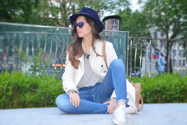 Style duong pho cuc chat voi giay the thao hinh anh