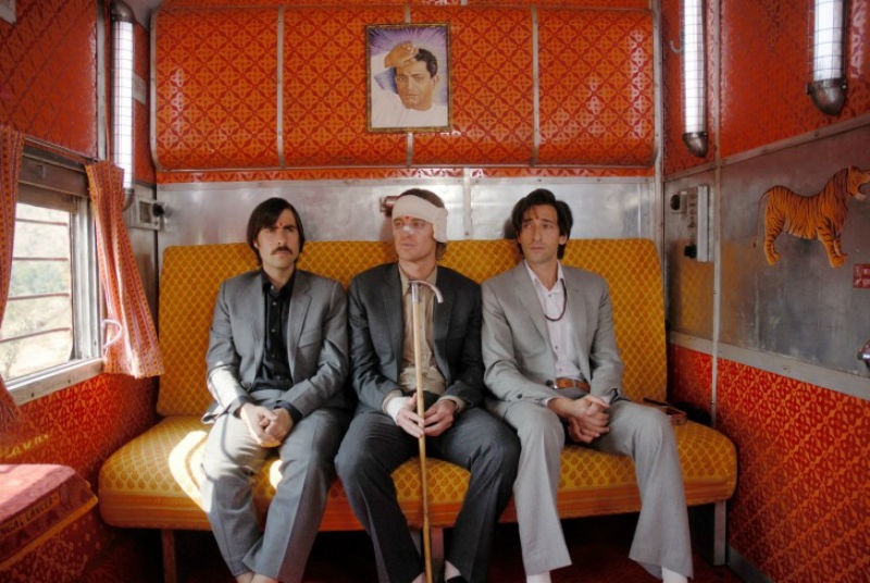 2. The Darjeeling Limited (Đường đến tâm linh): Sau cái chết bất ngờ của người cha, ba anh em nhà Whitman đã cùng nhau thực hiện một chuyến du lịch tới Ấn Độ nhằm cứu vãn tình cảm đang dần sứt mẻ. Chuyến hành trình hấp dẫn và bất ngờ đang chờ đợi ba anh em từ đây. 