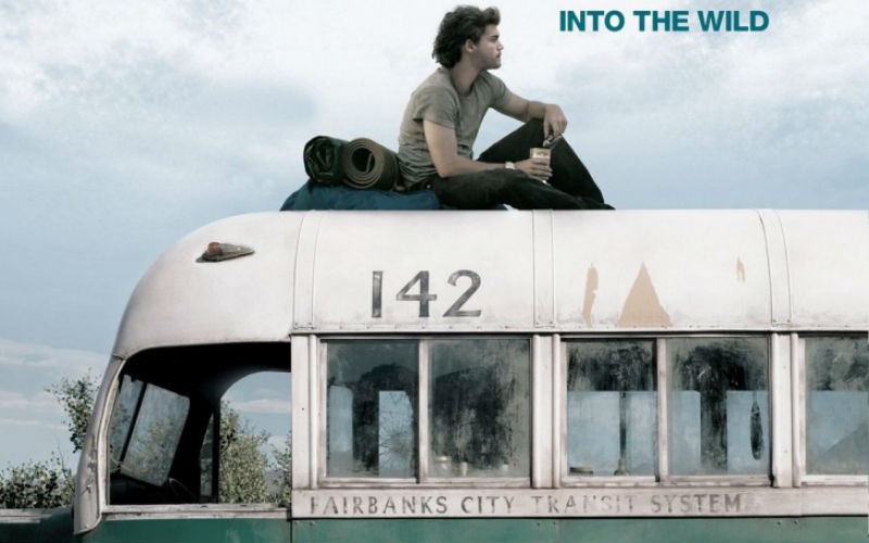 5. Into the Wild (Trở về thiên nhiên hoang dã): Được chuyển thể từ cuốn sách cùng tên viết năm 1996 bởi Jon Krakauer kể một câu chuyện có thật về chuyến đi xuyên Bắc Mỹ của Christopher McCandless cùng với cuộc sống của anh ở vùng hoang dã Alaska đầu những năm 1990.