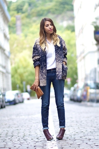 3. Bốt: Những đôi ankle bốt, chelsea bốt đều khiến cho mọi trang phục đều trở nên bắt mắt, khỏe khoắn và cá tính hơn hẳn. Bạn có thể diện chúng với quần jeans, váy liền, chân váy... đều trẻ trung và rất đẹp. 