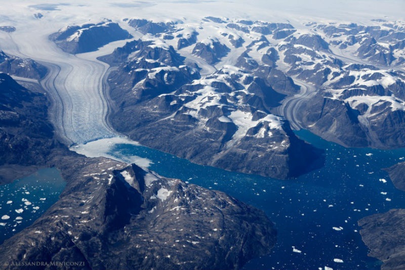 10. North Ice, Greenland: North Ice là tên của một trạm nghiên cứu được hình thành từ cuộc viễn chinh của quân Anh tới Greenland giữa năm 1952-1954. Nhiệt độ ở đây luôn giữ mức dưới -66,1 °C. Thật khó có thể tưởng tượng về cách mà các đội thám hiểm làm việc dưới điều kiện thời tiết khắc nghiệt như vậy.