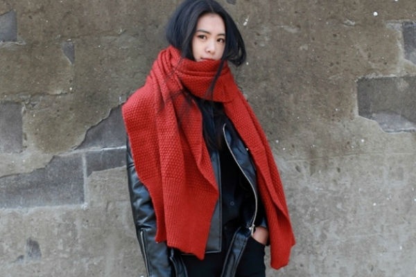 Mua dong am ap voi tone do quyen ru hinh anh