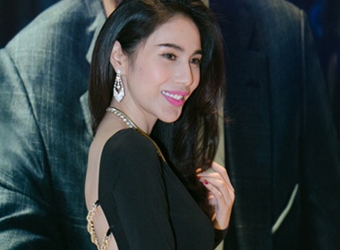 Thuy Tien dung trang phuc voi Miranda Kerr hinh anh