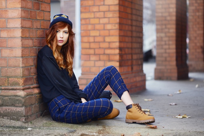 Các kiểu quần baggy kẻ ca rô hợp mốt kèm áo len, pull dày phom rộng cũng là một lựa chọn đáng cân nhắc cho bạn trong những ngày không nhiều gió lạnh.