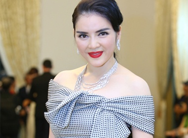 Gu thoi trang ton sur ton khien cac sao me man hinh anh