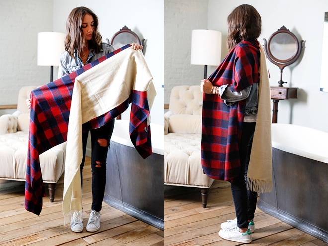Một trong những kiểu choàng khăn kẻ ca rô rất thú vị mà bạn có thể học được từ các fashionista thế giới là lồng khăn trong khăn, bằng cách chọn 1 chiếc khăn có màu đơn sắc như trắng, nude, xám …may liền với 1 chiếc khăn bản to kẻ sọc ca rô rực rỡ. Đầu tiên là choàng 2 chiếc khăn qua vai, sao cho phần khăn trơn màu nằm phía ngoài phần khăn kẻ ca rô như trong hình minh họa.