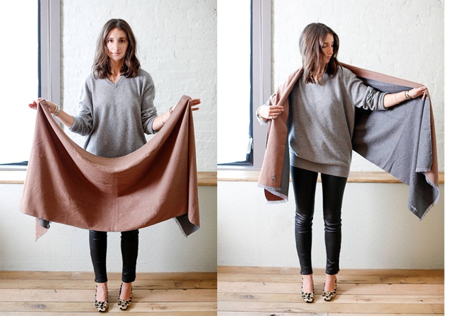 Căng rộng chiếc khăn theo chiều ngang, choàng qua vai thành 2 phần đều nhau như hình hướng dẫn.