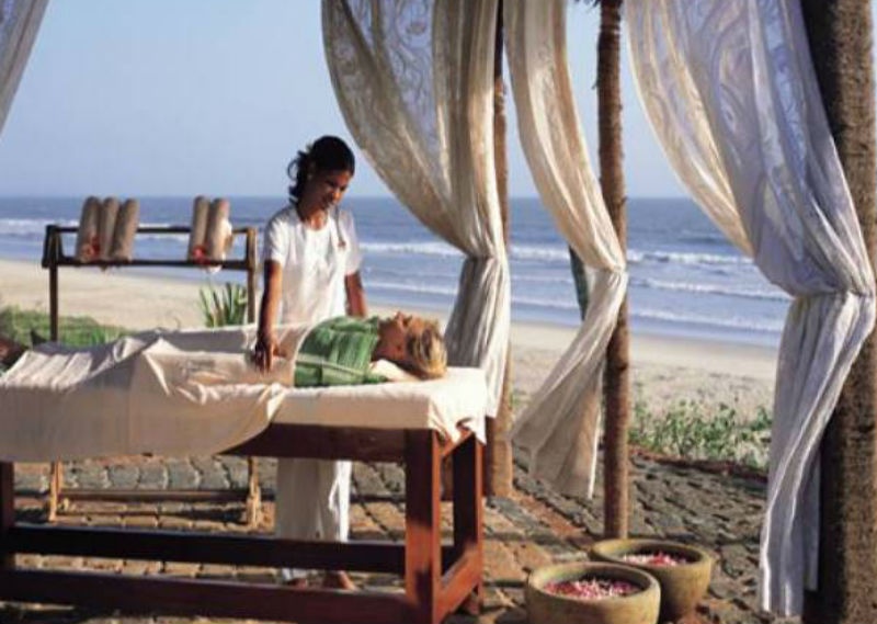 11. Trị liệu sắc đẹp: Nếu bạn có một trình độ chuyên môn và kinh nghiệm thẩm mỹ vững chắc, cơ hội đi du lịch nước ngoài có thể nằm trong tầm tay. Bạn sẽ có cơ hội làm việc trên những con tàu sang trọng hay những khu nghỉ dưỡng trên toàn thế giới. Ảnh: Learninggroup.