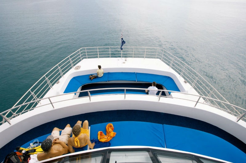 3. Làm việc trên tàu du lịch: Dù là đầu bếp, nhân viên quét dọn, hay hướng dẫn viên thể dục, bạn đều được chi trả mọi chi phí và đi du lịch miễn phí mà vẫn có thu nhập nếu làm việc trên tàu du lịch. Ảnh: Businessinsider.