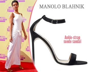 Khao gia doi sandals dung mai khong loi mot cua Rihanna hinh anh