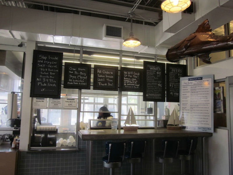 9. Tất cả mọi hàng hóa đều tính thuế: Bạn sẽ vô cùng ngạc nhiên khi tất cả mọi khoản mua bán đều được tính thêm thuế. Tùy thuộc vào các tiểu bang, hàng hóa sẽ được áp dụng những mức thuế khác nhau. 