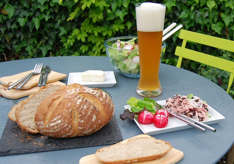 8. Bữa trưa nóng, bữa tối lạnh: Vào buổi trưa, người Đức thường thích tự nấu một bữa ăn nóng hổi. Trong khi đó vào buổi tối thì chỉ cần một bữa ăn lạnh nhanh, họ thường gọi là 