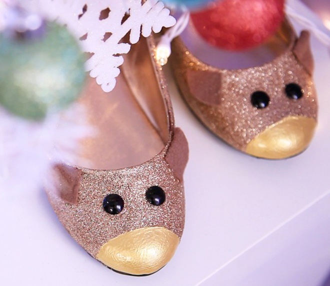 Thế là không quá khó khăn hay phức tạp, bạn vẫn có thể sở hữu 1 đôi giày tai chuột thật dễ thương cho mùa Giáng Sinh rộn ràng sắp đến.