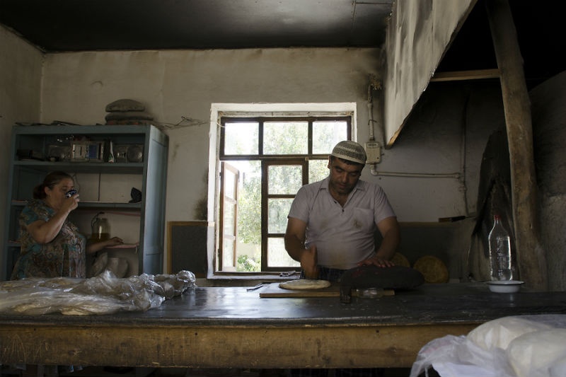 2. Tiếng Nga không phải là ngôn ngữ nói duy nhất: Đất nước Nga rộng lớn đến nỗi chắc chắn sẽ có hơn một ngôn ngữ nói chính thức. Trên thực tế, Nga có 35 ngôn ngữ chính thức tại các vùng miền địa phương khác nhau cùng với tiếng Nga. Thậm chí nhiều người Nga cũng phải ngạc nhiên về thực tế này.