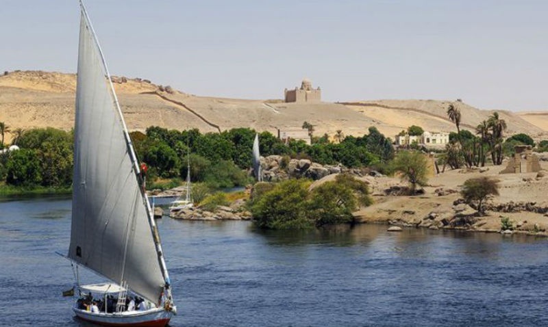 10. Sông Nile (châu Phi): Là con sông dài nhất thế giới, sông Nile chảy qua 11 quốc gia ở châu Phi, nhưng chủ yếu là ở Ai Cập. Từ ngôi mộ ở Thung lũng các vị vua đến đền thờ hoành tráng của Luxor, bờ sông Nile gần như là nhà của tất cả các di tích lịch sử cổ đại của Ai Cập.